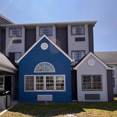 Blisspoint Inn & Suites, Northwood Luaran gambar