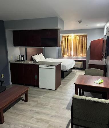 Blisspoint Inn & Suites, Northwood Luaran gambar