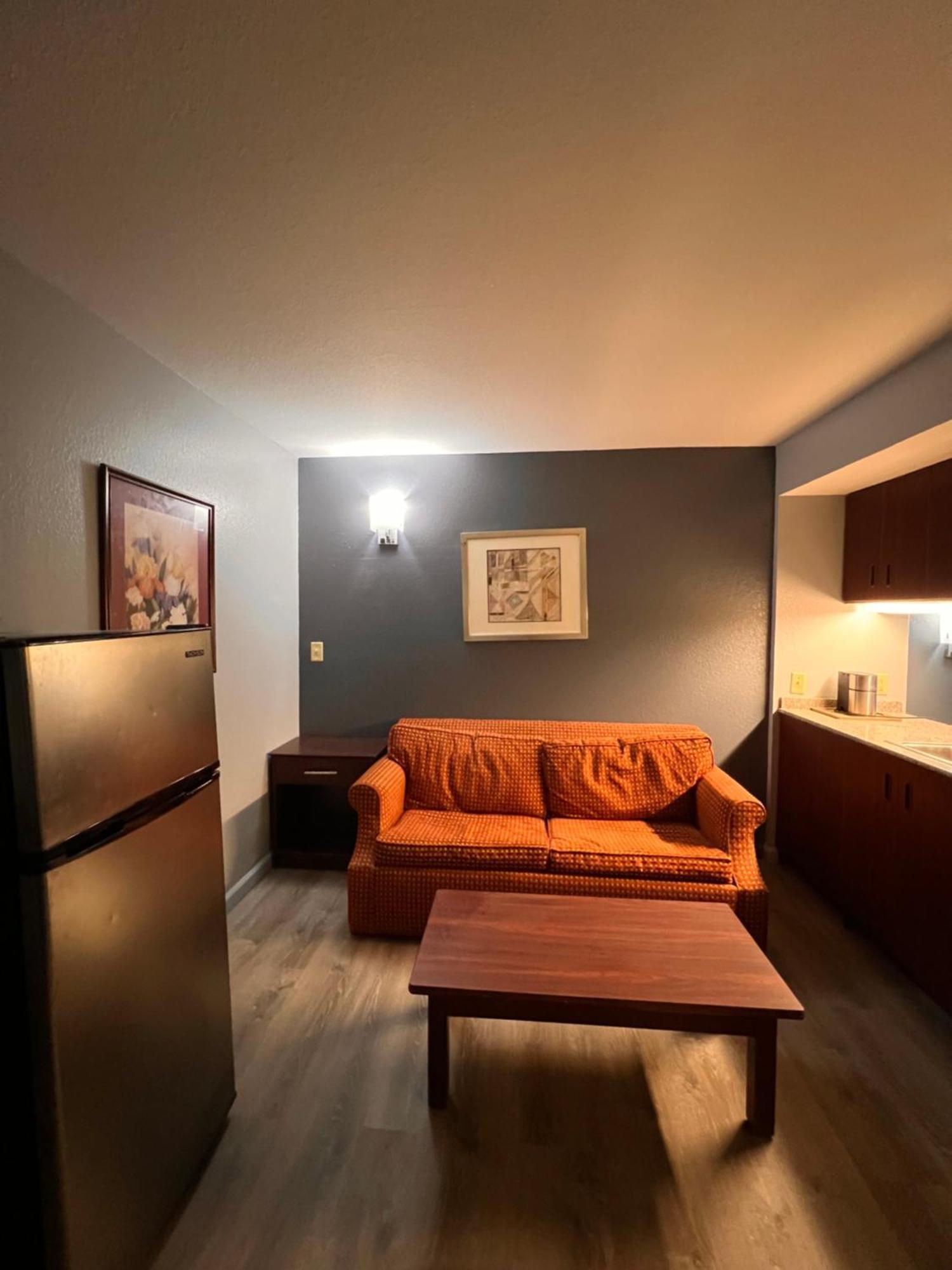 Blisspoint Inn & Suites, Northwood Luaran gambar