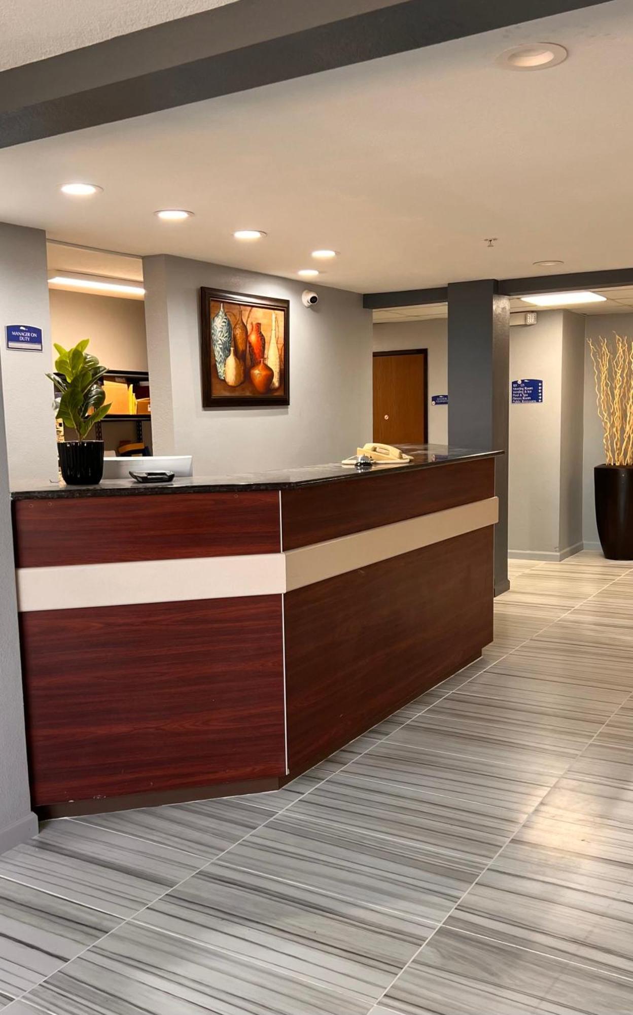 Blisspoint Inn & Suites, Northwood Luaran gambar