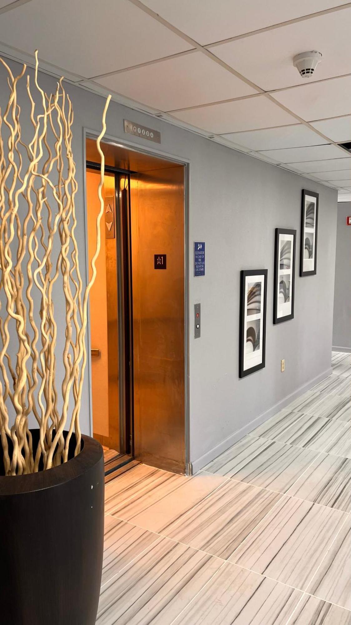Blisspoint Inn & Suites, Northwood Luaran gambar
